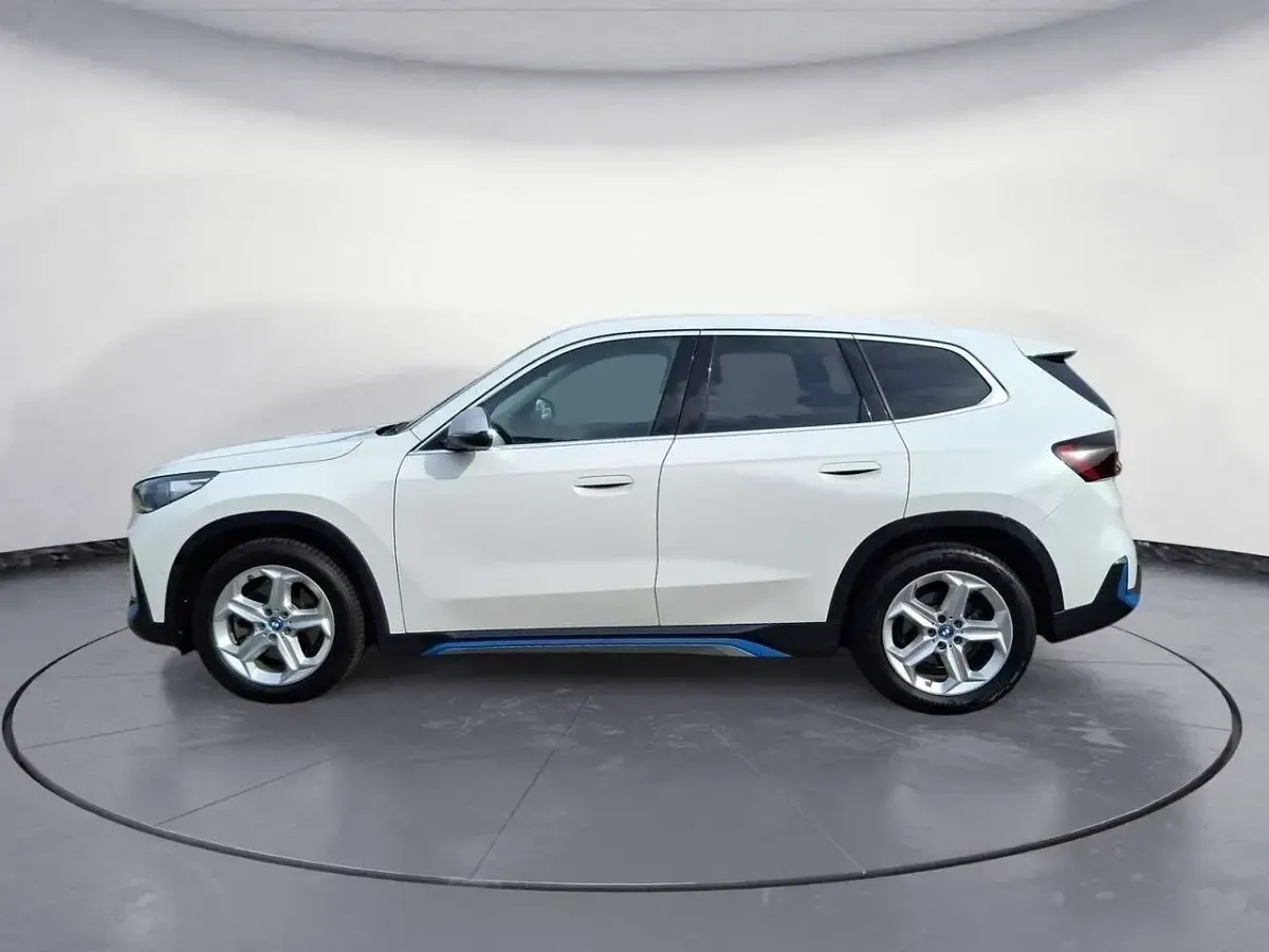 Gebraucht BMW iX1 Performance 230 kW (313 PS) 2023 Alpinweiß SUV