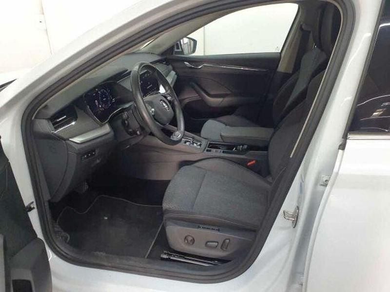 Gebraucht Skoda Octavia Style 150 PS (110 kW) 2022 Moonweiß perleffekt Kombi