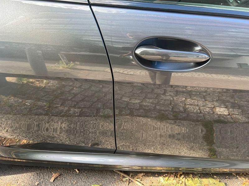 Grau Gebraucht 2021 BMW 218 Coupé | 18.000 € - Bild 1/4