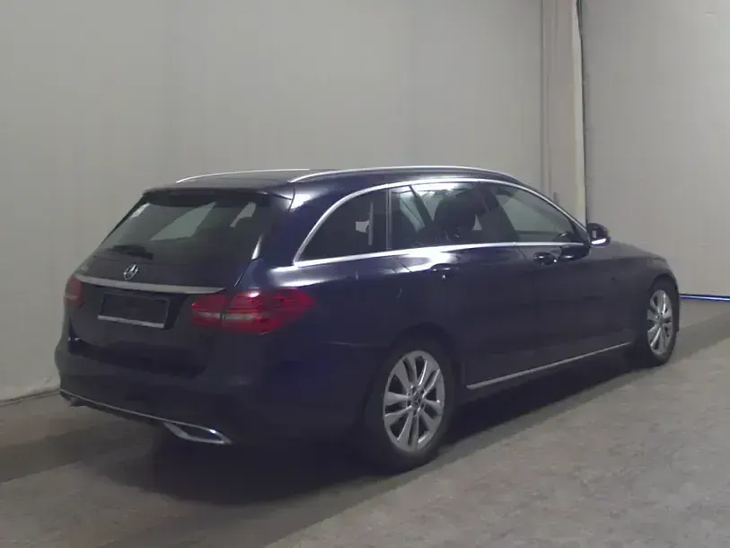Gebraucht Mercedes C300 Avantgarde 245 PS (180 kW) 2020 Blau Limousine