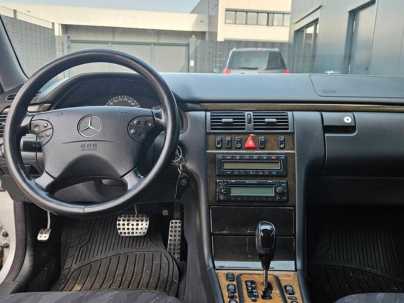 Gebraucht Mercedes E320 Avantgarde 197 PS (144 kW) 2002 Silber Kombi