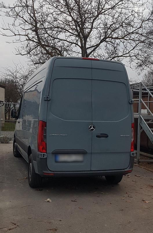 Gebraucht Mercedes Sprinter 143 PS (105 kW) 2018 Grau Van