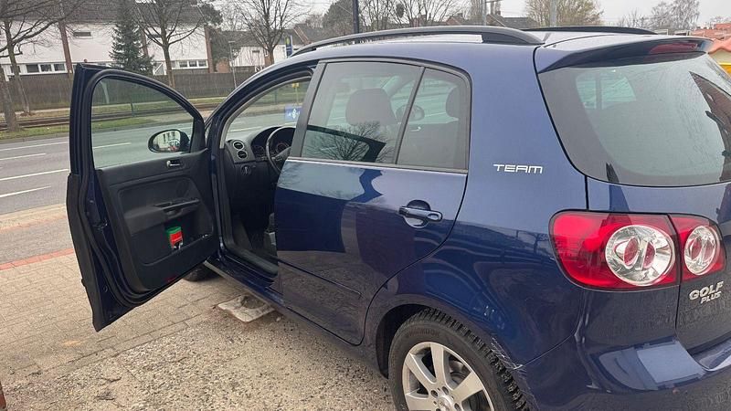 Gebraucht VW Golf VI Team 122 PS (89 kW) 2010 Blau Kleinwagen