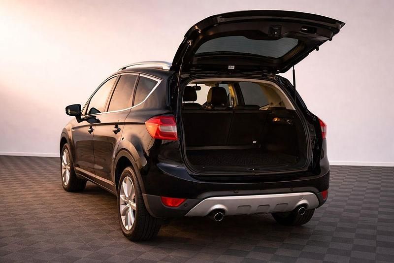 Gebraucht Ford Kuga Individual 140 PS (102 kW) 2011 Schwarz SUV