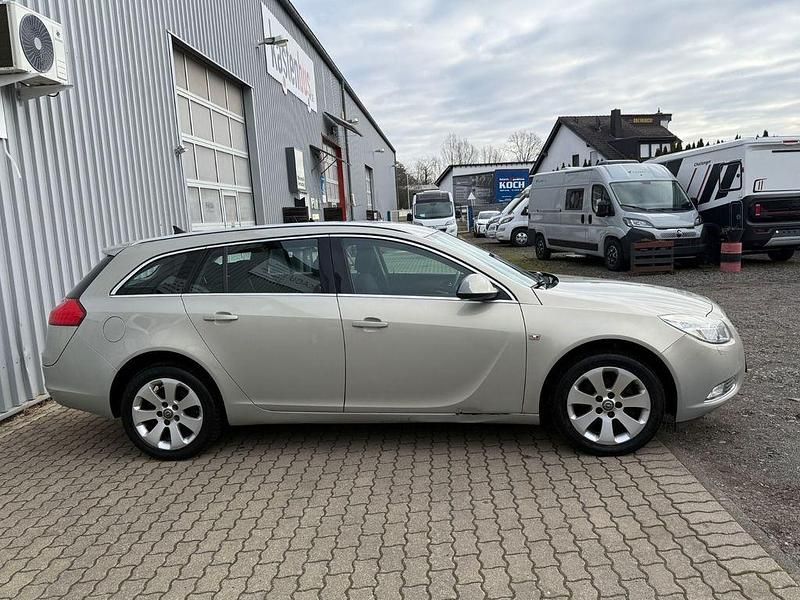 Gebraucht Opel Insignia Edition 131 PS (96 kW) 2009 Silber Kombi