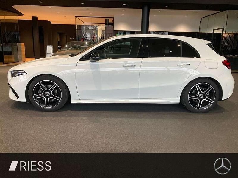 Gebraucht Mercedes A200 AMG 163 PS (119 kW) 2024 Unilack polarweiß Limousine