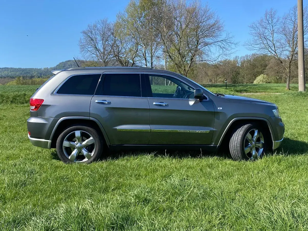 Gebraucht Jeep Grand Cherokee Overland 241 PS (177 kW) 2011 Grau SUV