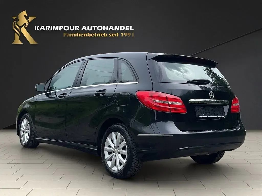 Gebraucht Mercedes B180 122 PS (89 kW) 2014 Schwarz Kleinwagen