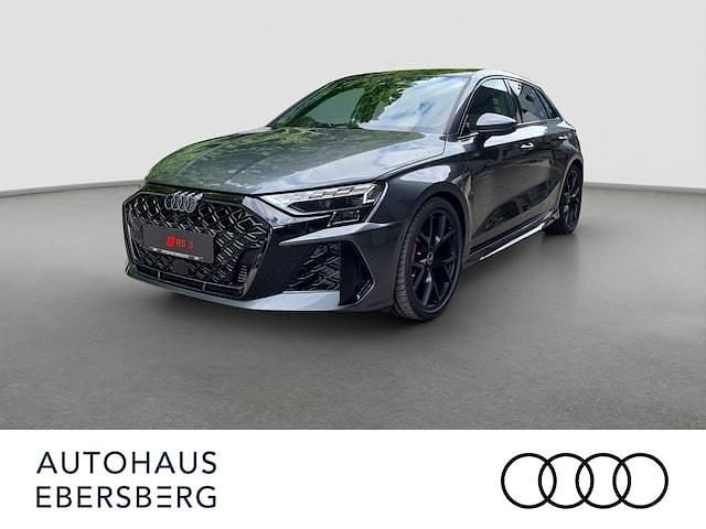 Daytonagrau perleffekt Gebraucht 2025 Audi RS3 Sportback Ambiente Kleinwagen | 71.450 € (Fairer Preis) - Bild 1/4