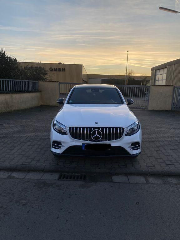 Weiß Gebraucht 2017 Mercedes GLC350 AMG line SUV | 31.500 € (Teuer) - Bild 1/4