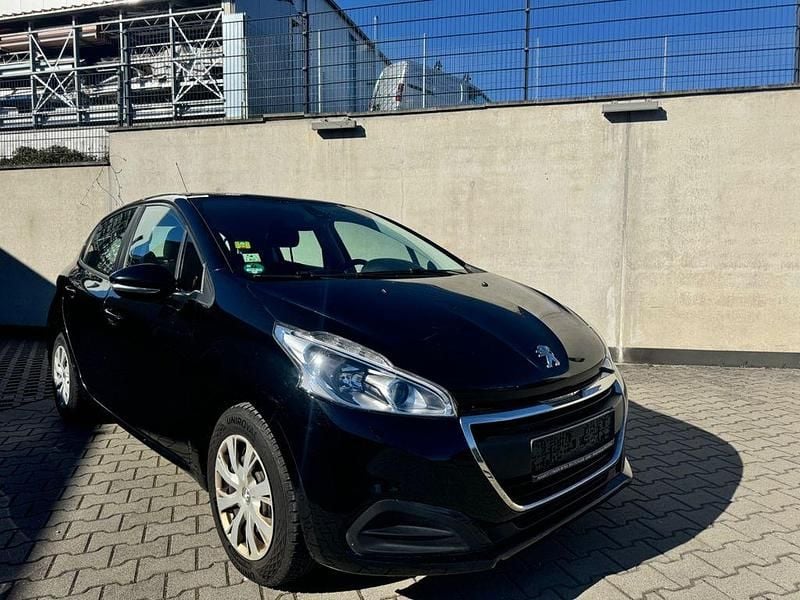 Gebraucht Peugeot 208 Active 82 PS (60 kW) 2016 Schwarz Kleinwagen