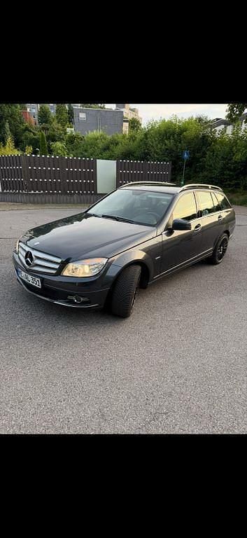 Grau Gebraucht 2010 Mercedes C220 Avantgarde Limousine | 3.850 € (Guter Preis) - Bild 1/4