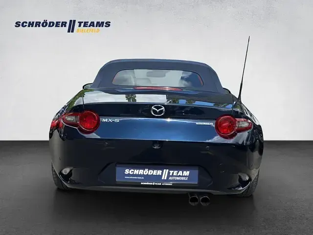 Gebraucht Mazda MX5 184 PS (135 kW) 2022 Blau Cabrio
