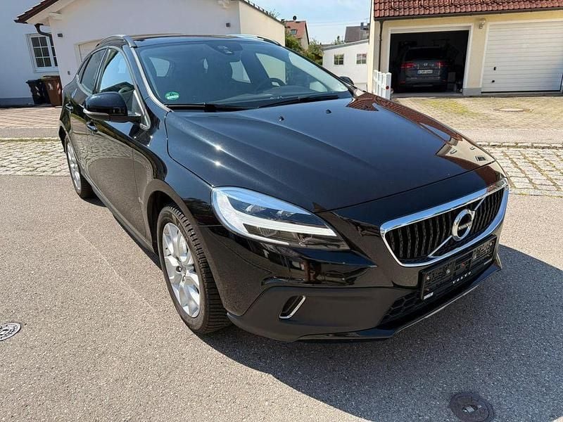 Gebraucht Volvo V40 CC Momentum 152 PS (111 kW) 2017 Schwarz Kombi