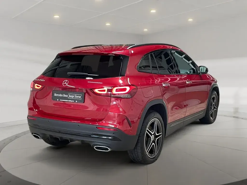 Gebraucht Mercedes GLA250 AMG 160 PS (117 kW) 2023 Manufaktur patagonienrot metallic SUV