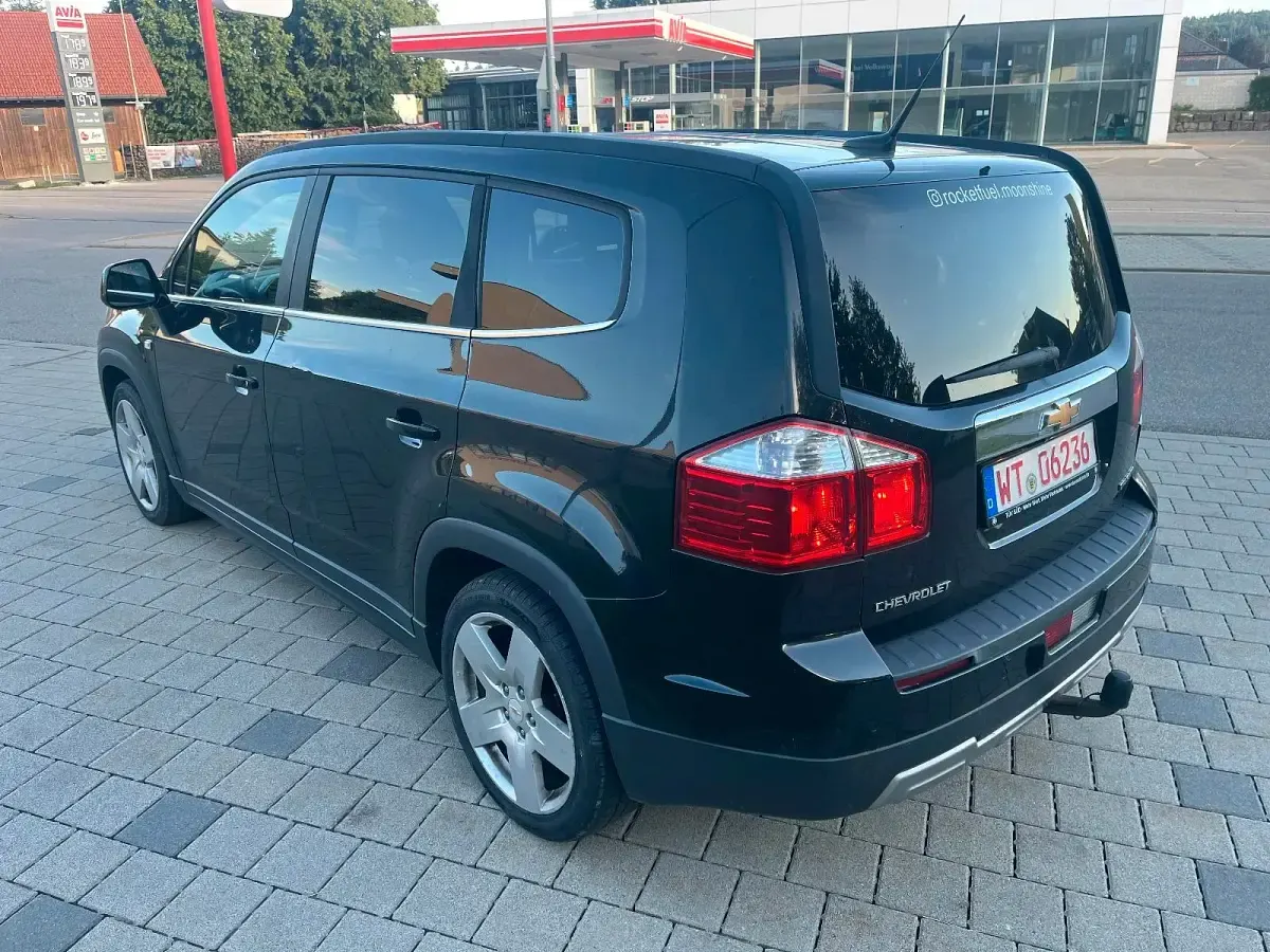 Gebraucht Chevrolet Orlando 163 PS (119 kW) 2013 Schwarz Van / Kleinbus