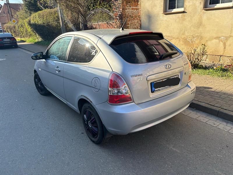 Gebraucht Hyundai Accent 94 PS (69 kW) 2008 Silber Kleinwagen