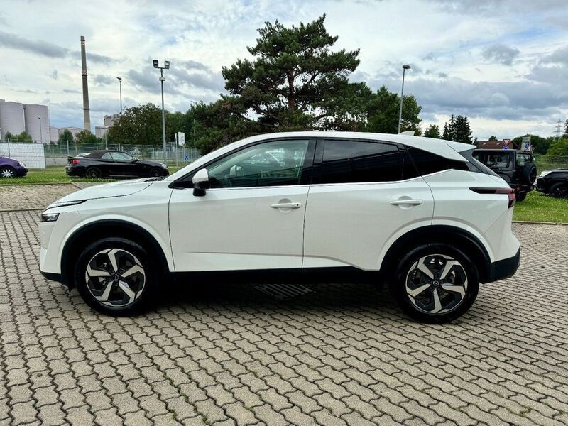 Gebraucht Nissan Qashqai N-Connecta 158 PS (116 kW) 2024 Pearl white/dach black (xdf) SUV