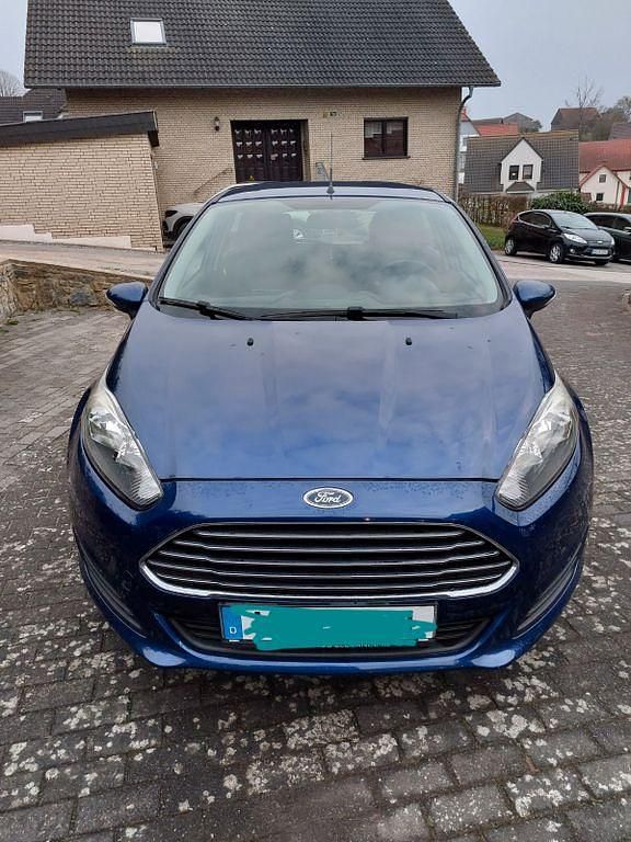 Gebraucht Ford Fiesta 82 PS (60 kW) 2015 Blau Limousine