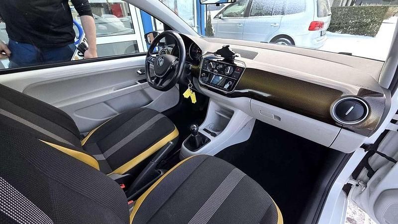 Gebraucht VW up! high up! 60 PS (44 kW) 2017 Weiß Kleinwagen