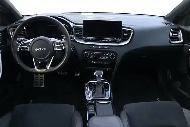 Gebraucht Kia ProCeed GT 204 PS (150 kW) 2024 (1k) zilinaschwarz met. Kombi