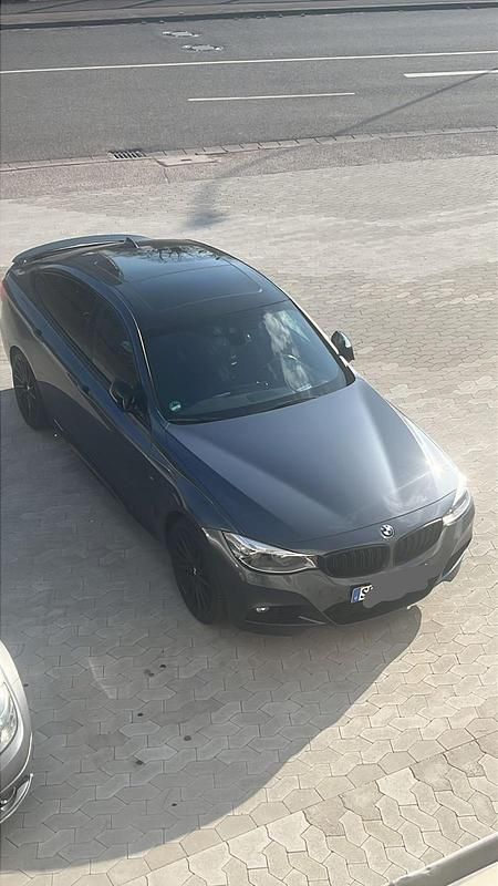 Grau Gebraucht 2017 BMW 330 M Sport Limousine | 24.000 € (Fairer Preis) - Bild 1/4