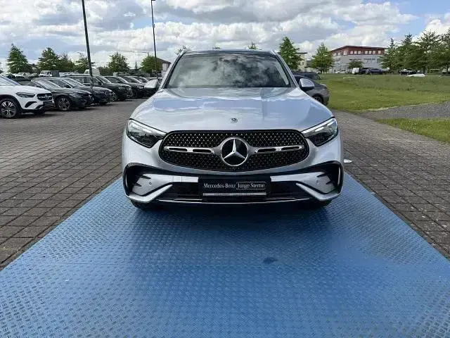 Gebraucht Mercedes GLC220 AMG 197 PS (144 kW) 2025 Silber SUV