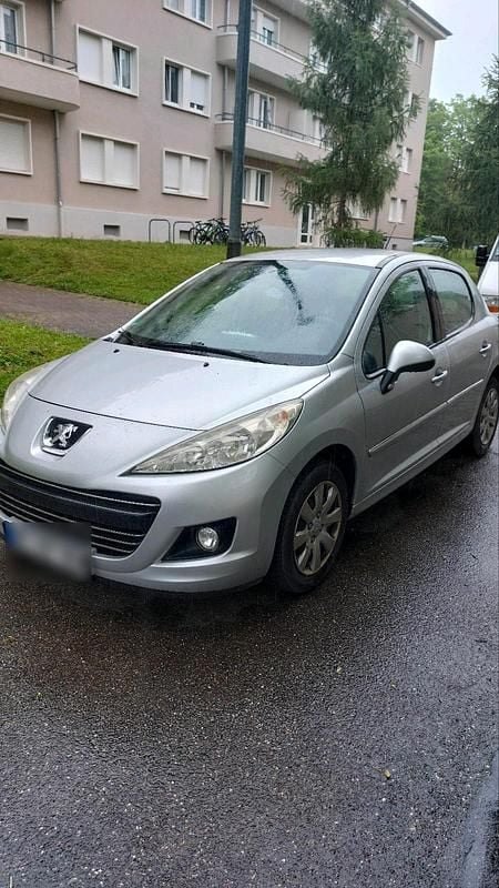 Grau Gebraucht 2010 Peugeot 207 Kleinwagen | 1.250 € (Guter Preis) - Bild 1/4