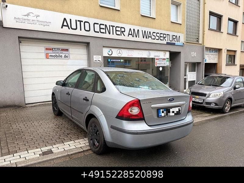 Gebraucht Ford Focus Trend 80 PS (58 kW) 2005 Silber Limousine