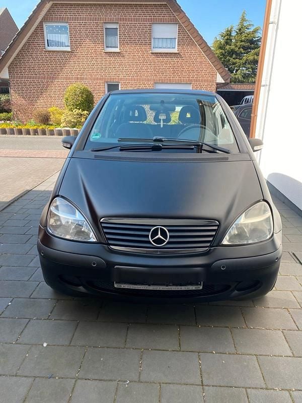 Schwarz Gebraucht 2002 Mercedes A140 Kleinwagen | 650 € - Bild 1/4