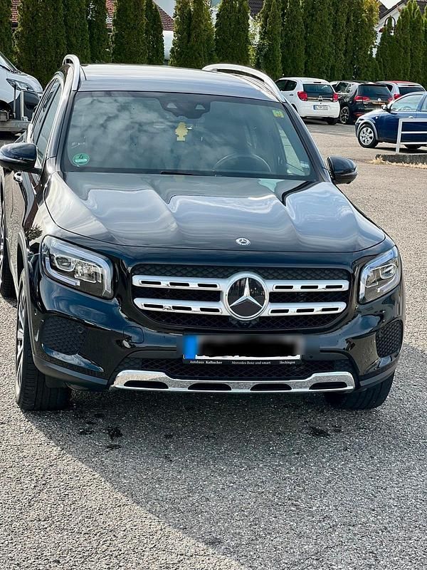 Schwarz Gebraucht 2021 Mercedes GLB200 SUV | 31.200 € (Guter Preis) - Bild 1/4