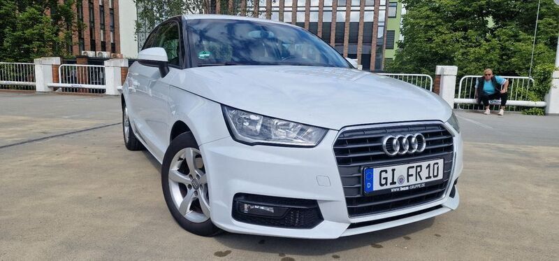 Weiß Gebraucht 2015 Audi A1 Kleinwagen | 9.750 € (Fairer Preis) - Bild 1/4