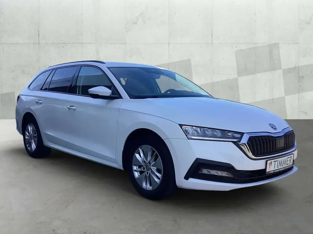 Gebraucht Skoda Octavia Ambition 150 PS (110 kW) 2023 Weiß Kombi
