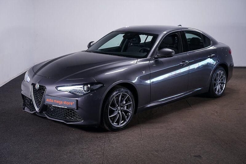 Grau Gebraucht 2023 Alfa Romeo Giulia Ti Limousine | 26.995 € - Bild 1/4