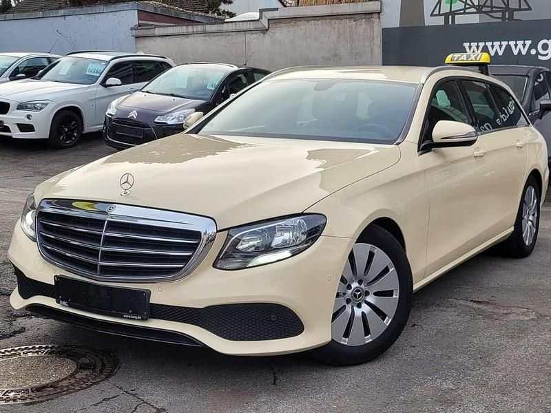 Hellelfenbein unilack Gebraucht 2019 Mercedes E200 Kombi | 17.490 € (Superpreis) - Bild 1/4