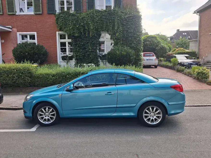 Gebraucht Opel Astra Edition 116 PS (85 kW) 2010 Blau Cabrio