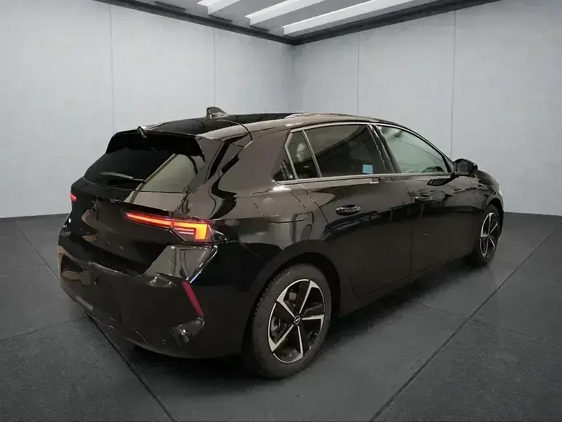 Gebraucht Opel Astra 131 PS (96 kW) 2025 Schwarz Kleinwagen