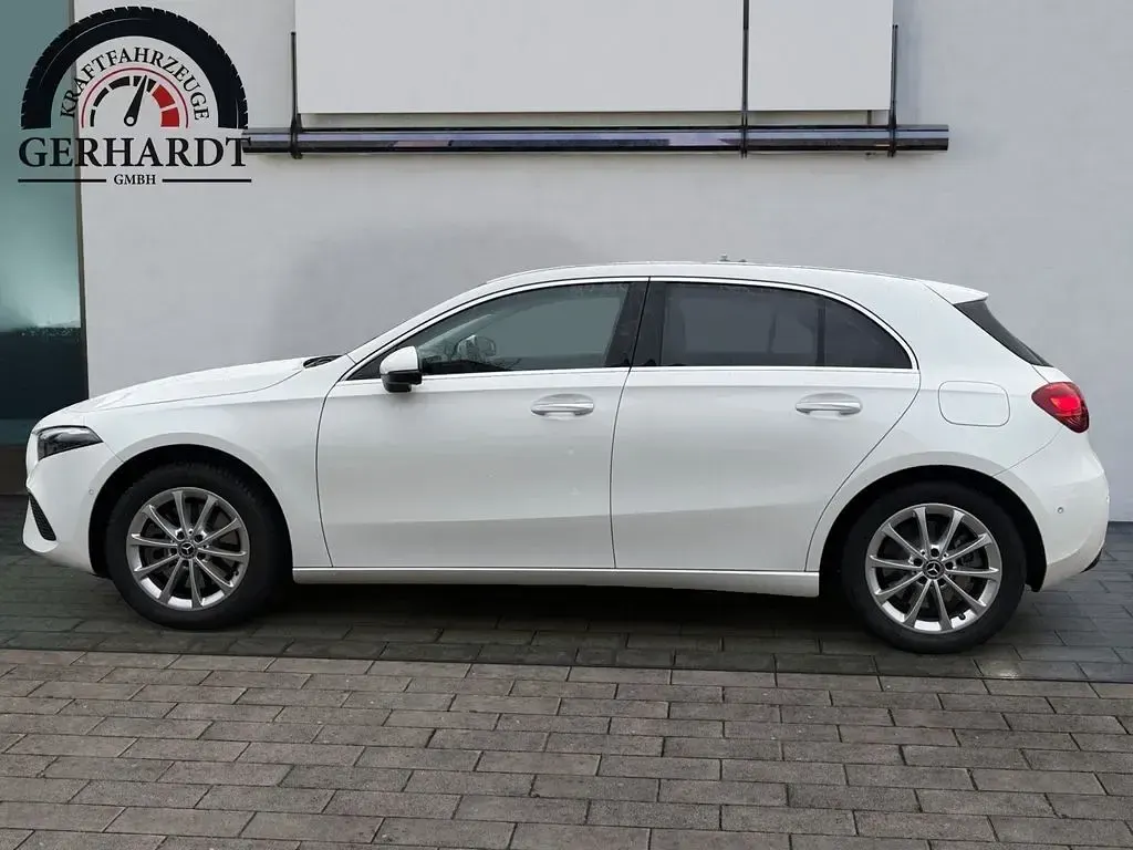 Gebraucht Mercedes A250 163 PS (119 kW) 2023 Weiß Limousine