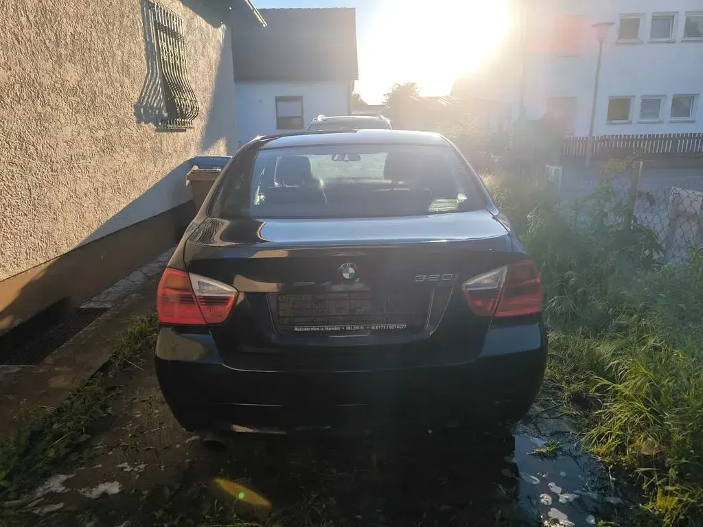 Gebraucht BMW 320 150 PS (110 kW) 2006 Blau Limousine