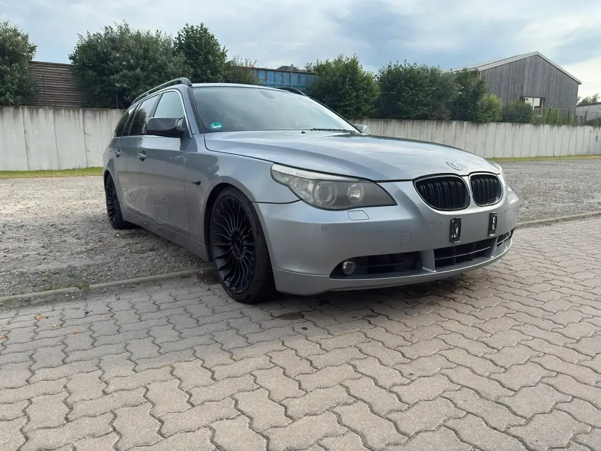 Gebraucht BMW 545 333 PS (244 kW) 2004 Grau Kombi