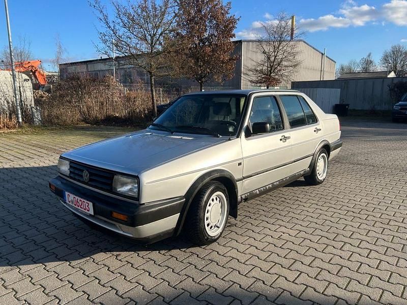 Second-hand VW Jetta 91 CP (66 kW) 1990 Argintiu Berlinǎ