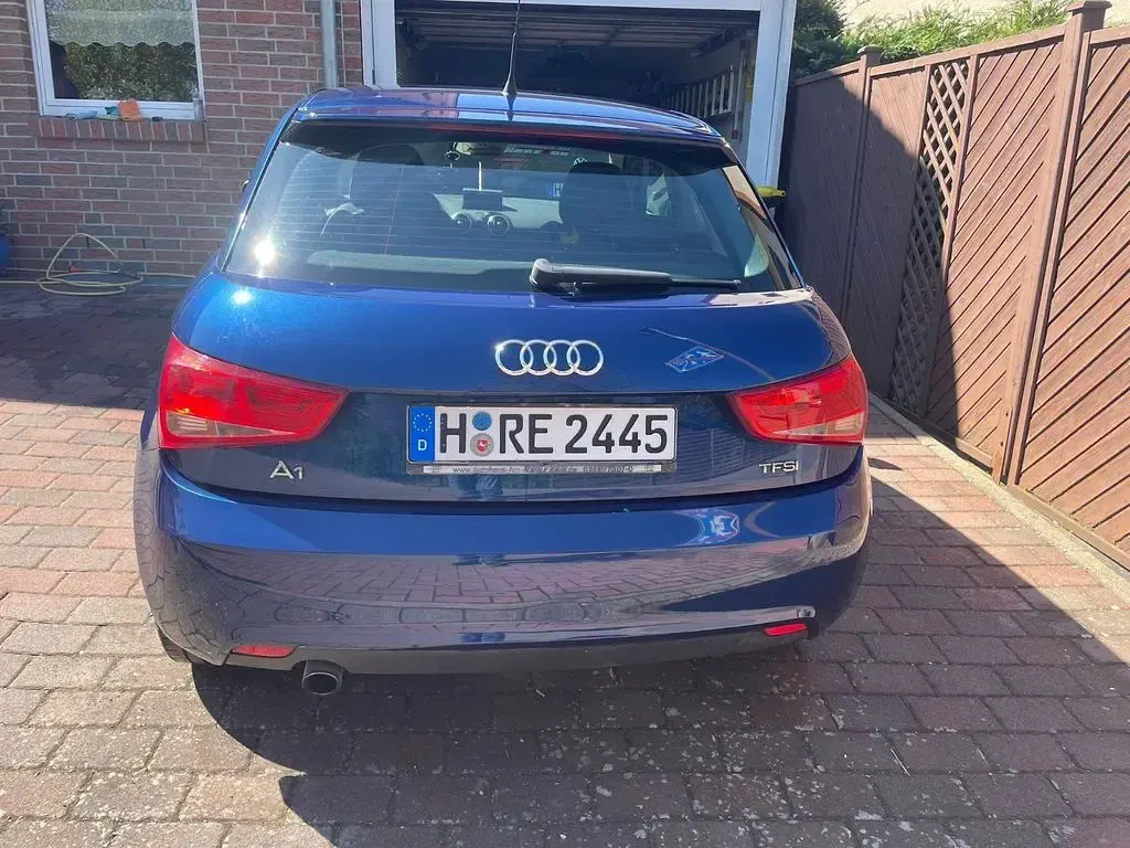 Second-hand Audi A1 Ambition 86 CP (63 kW) 2011 Albastru Hatchback