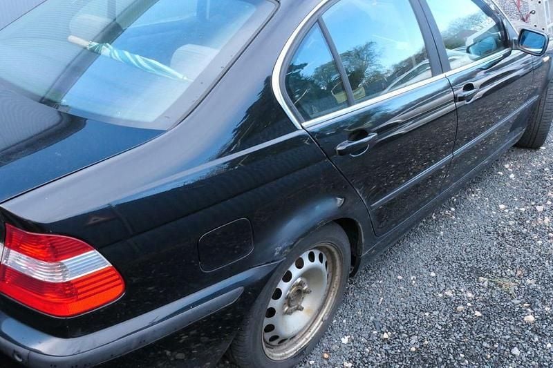 Używany BMW 330 231 KM (169 kW) 2001 Czarny Sedan/Limuzyna