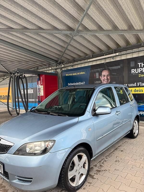 Blau Gebraucht 2005 Mazda 2 Kleinwagen | 750 € (Guter Preis) - Bild 1/4