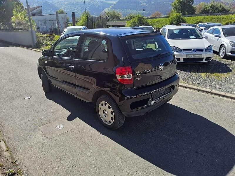 Second-hand VW Fox Basis 54 CP (39 kW) 2005 Negru Hatchback