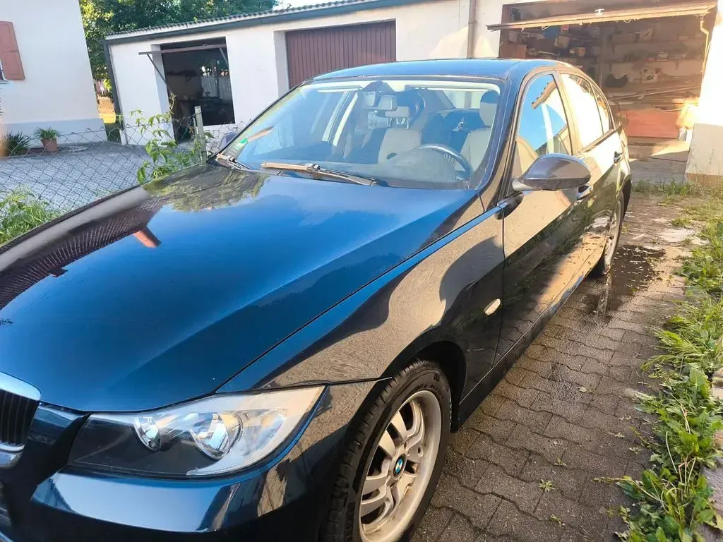 Gebraucht BMW 320 150 PS (110 kW) 2006 Blau Limousine