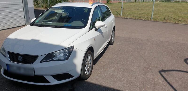 Weiß Gebraucht 2012 Seat Ibiza ST Style Kombi | 4.500 € (Guter Preis) - Bild 1/4
