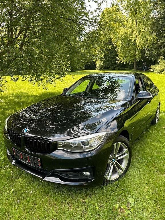 Schwarz Gebraucht 2017 BMW 320 Gran Turismo Sport Line Limousine | 17.200 € (Fairer Preis) - Bild 1/4