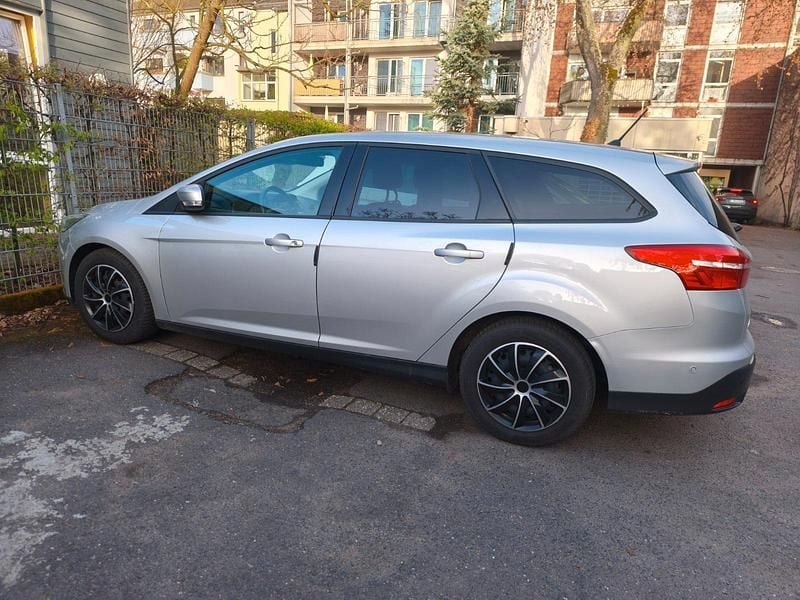 Gebraucht Ford Focus 125 PS (91 kW) 2017 Silber Kombi