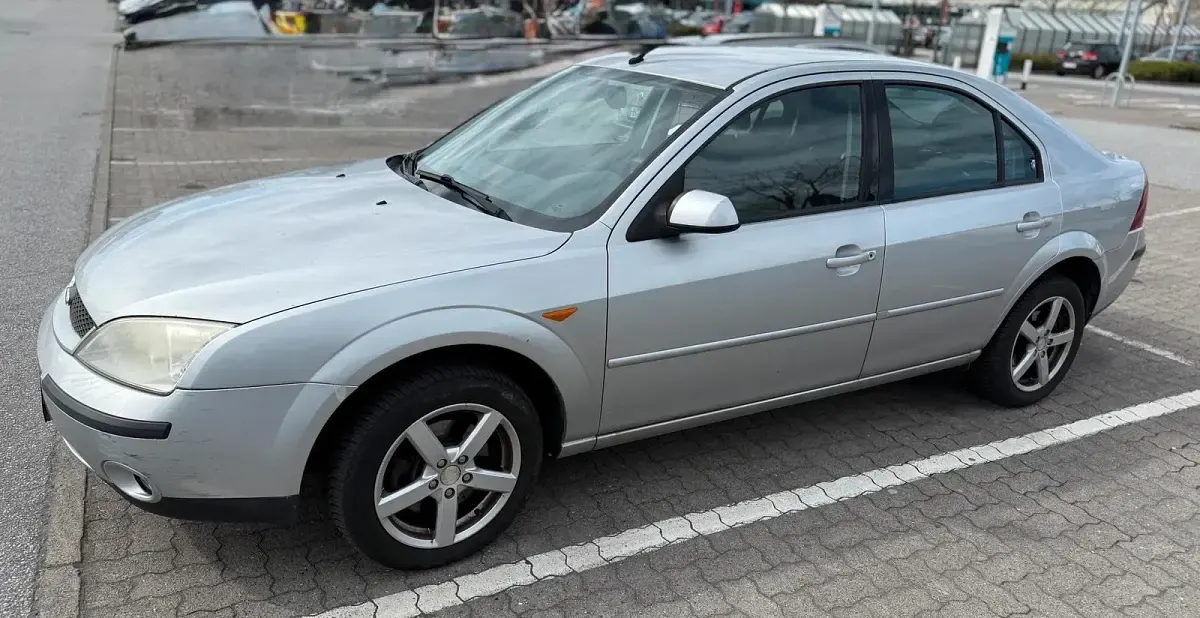 Gebraucht Ford Mondeo Ghia 145 PS (106 kW) 2002 Silber Limousine